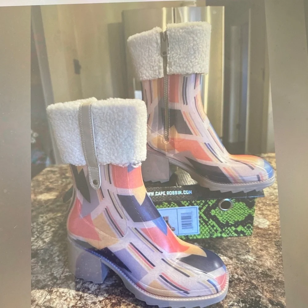 Cape Robbin Women's Colorful Faux Shearling Boots Waterproof NWOB - Size 9 (40) - Picture 2 of 11